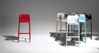 Barové židle: trendy vybavení každé moderní domácnosti
